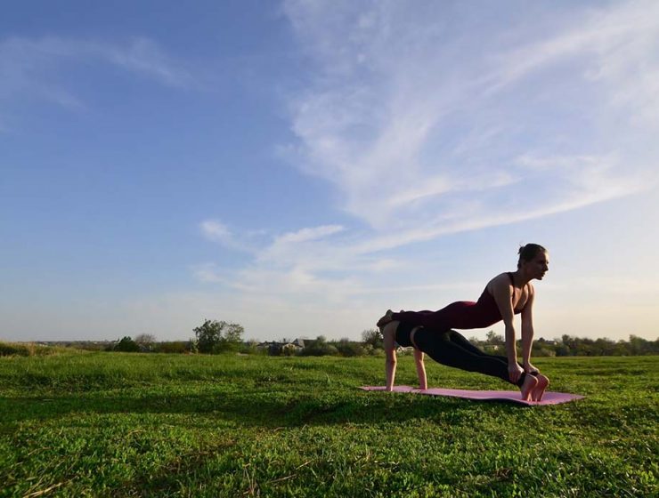 İki Kişilik Yoga Hareketleri İki Kişilik Yoga Hareketleri